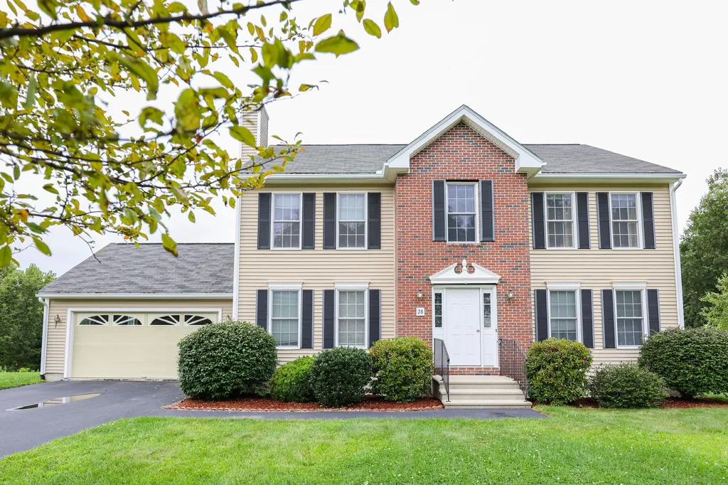 28 Majestic Avenue Nashua NH 03063