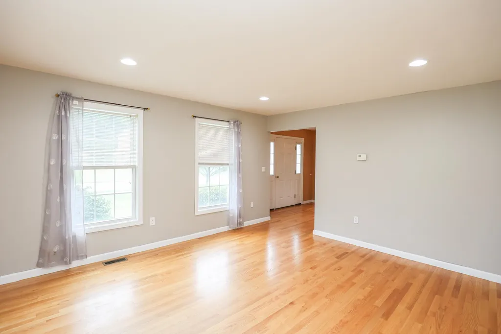 28 Majestic Avenue Nashua NH 03063