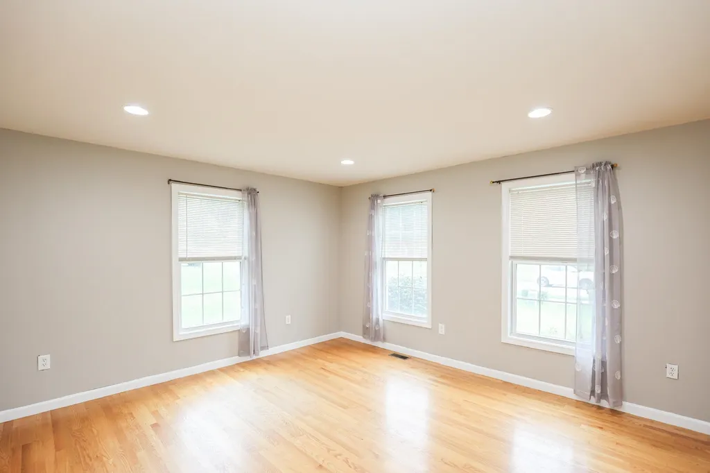 28 Majestic Avenue Nashua NH 03063