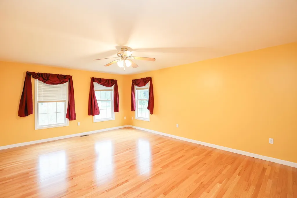 28 Majestic Avenue Nashua NH 03063