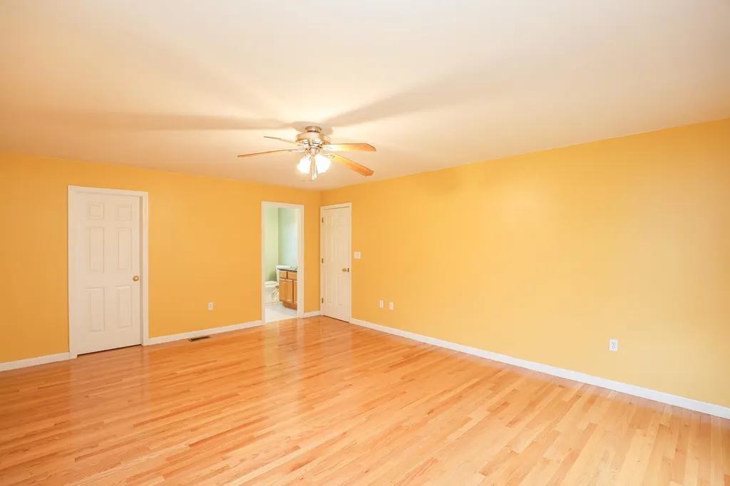 28 Majestic Avenue Nashua NH 03063