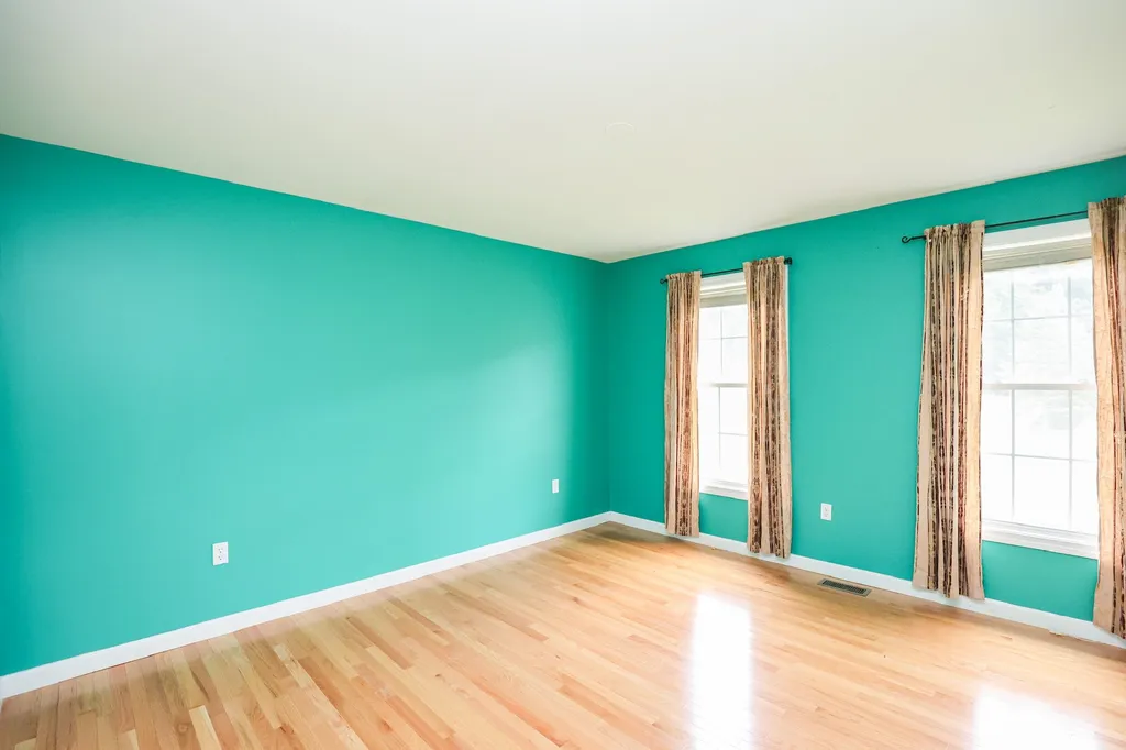 28 Majestic Avenue Nashua NH 03063