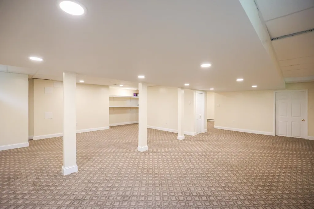 28 Majestic Avenue Nashua NH 03063