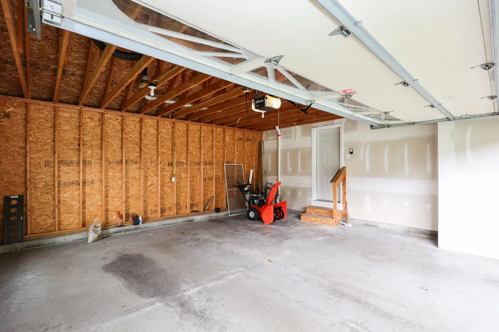 28 Majestic Avenue Nashua NH 03063