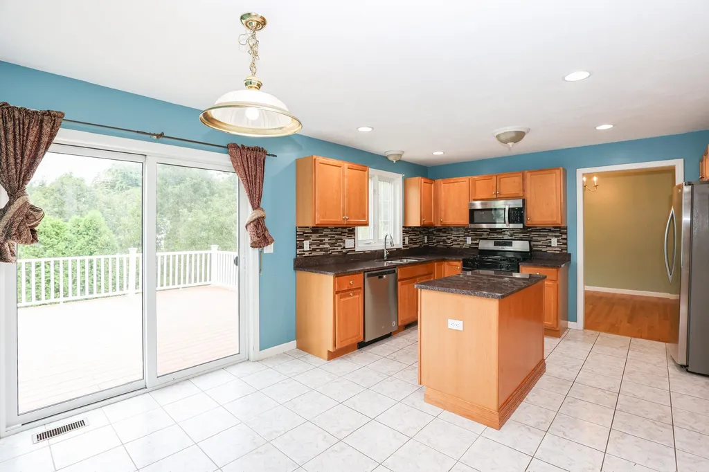 28 Majestic Avenue Nashua NH 03063