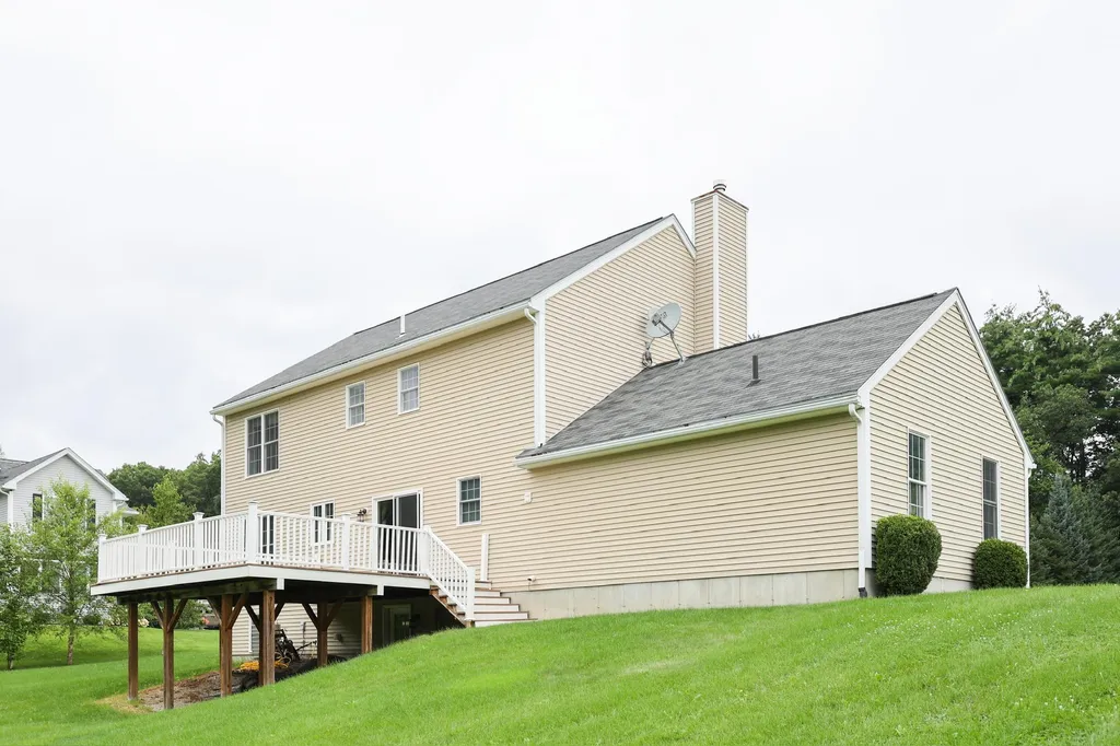 28 Majestic Avenue Nashua NH 03063