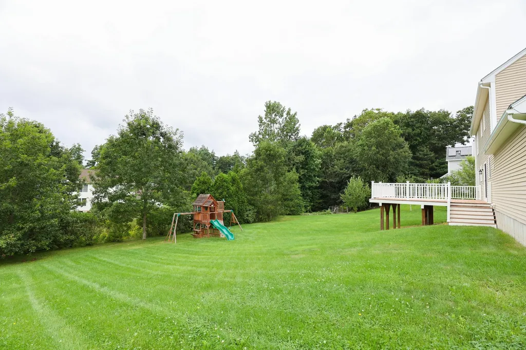 28 Majestic Avenue Nashua NH 03063