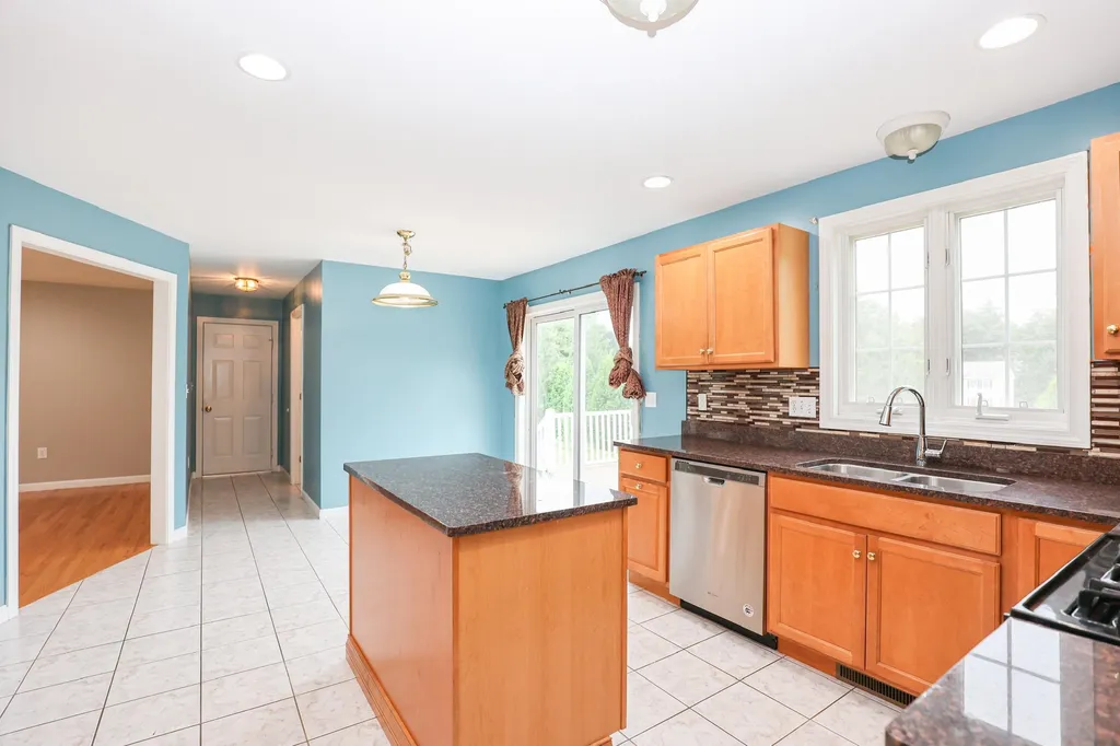 28 Majestic Avenue Nashua NH 03063