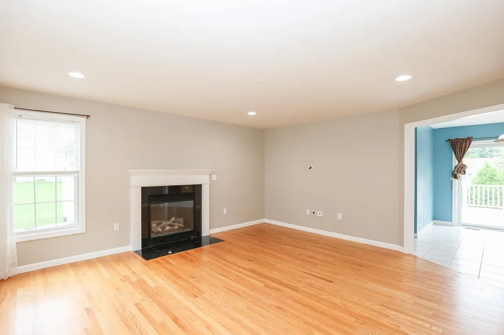 28 Majestic Avenue Nashua NH 03063