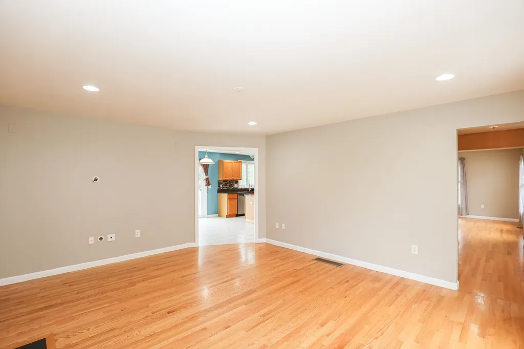 28 Majestic Avenue Nashua NH 03063