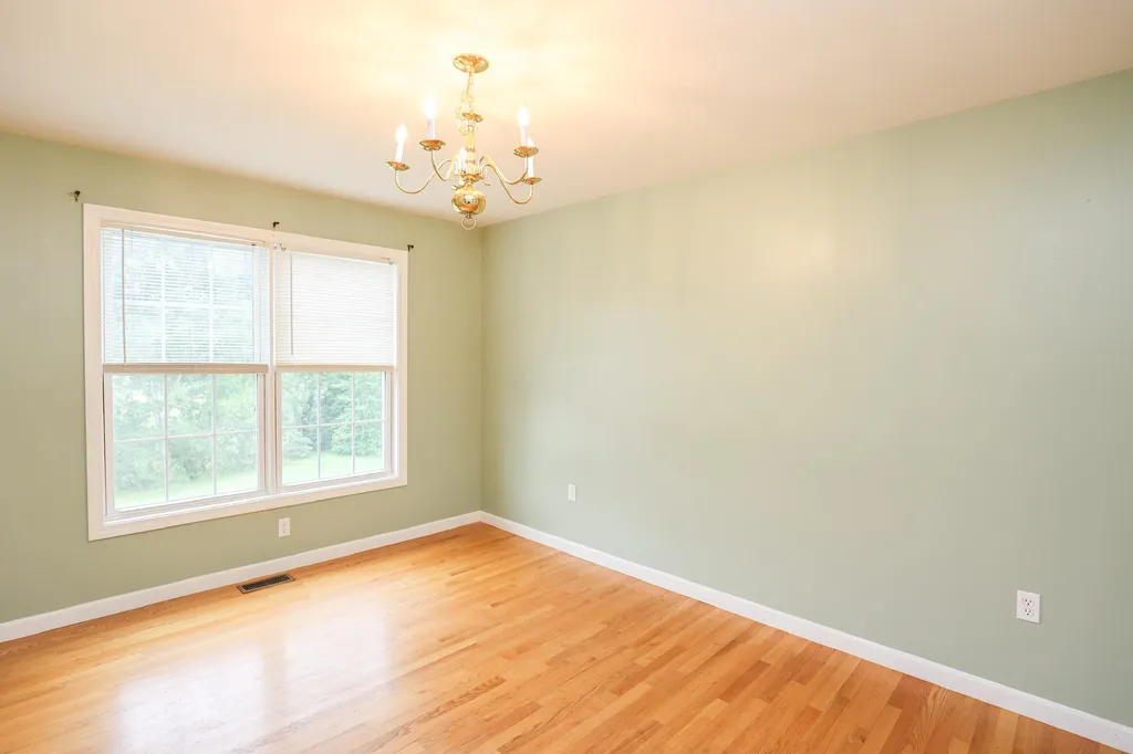 28 Majestic Avenue Nashua NH 03063