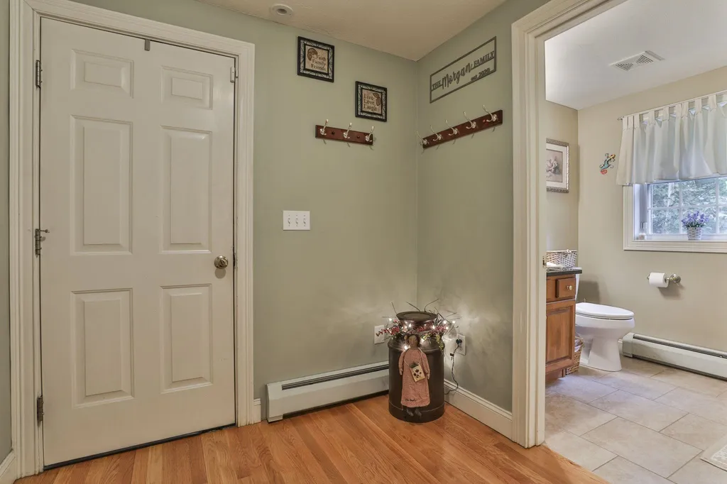 19 Sheas Drive Auburn NH 03032