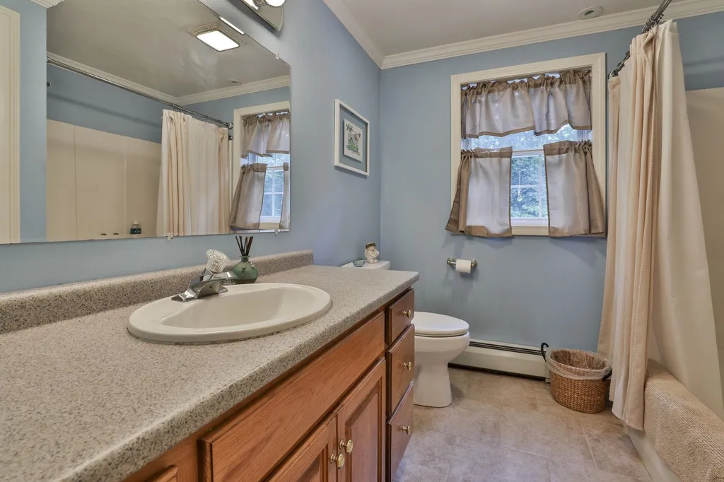 19 Sheas Drive Auburn NH 03032