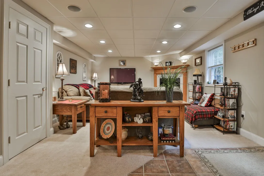 19 Sheas Drive Auburn NH 03032