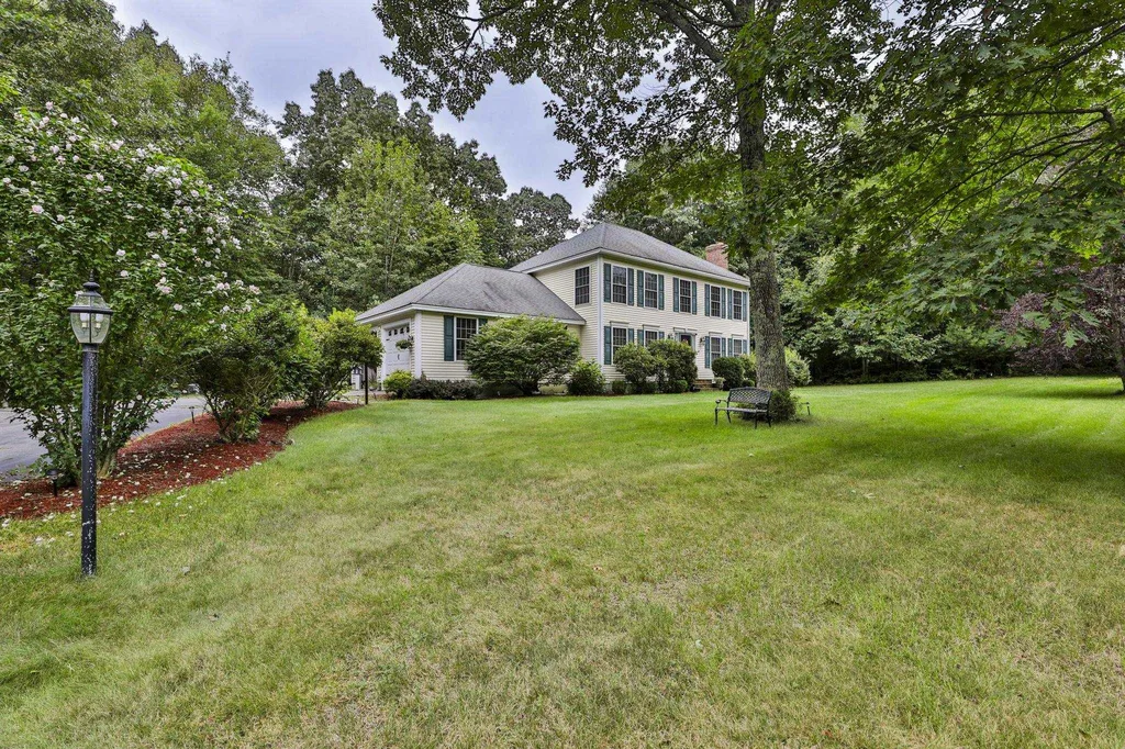 19 Sheas Drive Auburn NH 03032