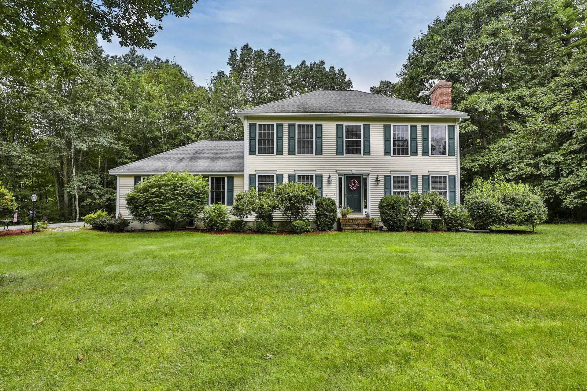19 Sheas Drive Auburn NH 03032