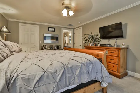 19 Sheas Drive Auburn NH 03032