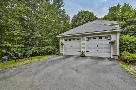 19 Sheas Drive Auburn NH 03032