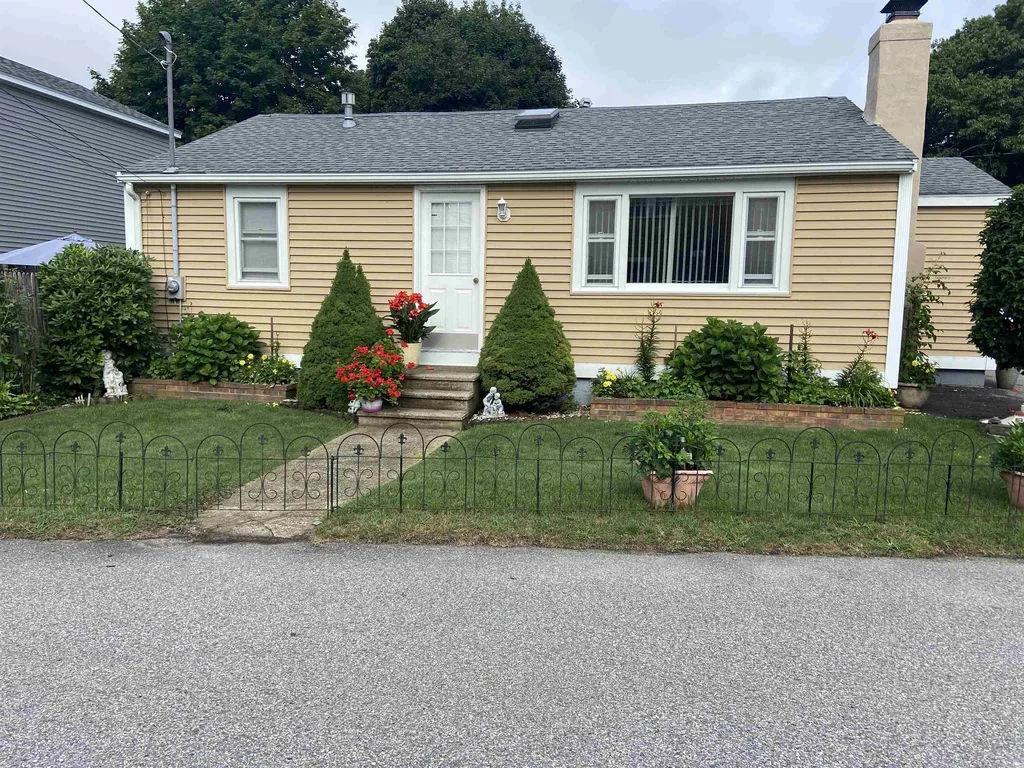 31 Walnut Avenue Hampton NH 03842