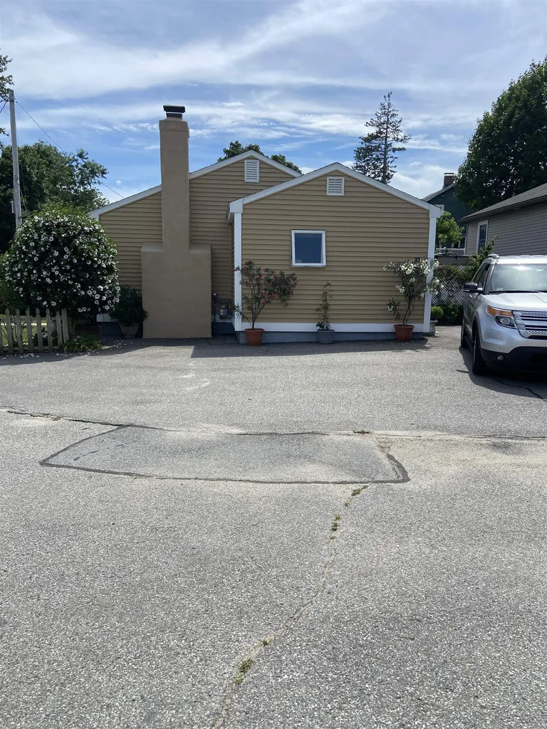 31 Walnut Avenue Hampton NH 03842