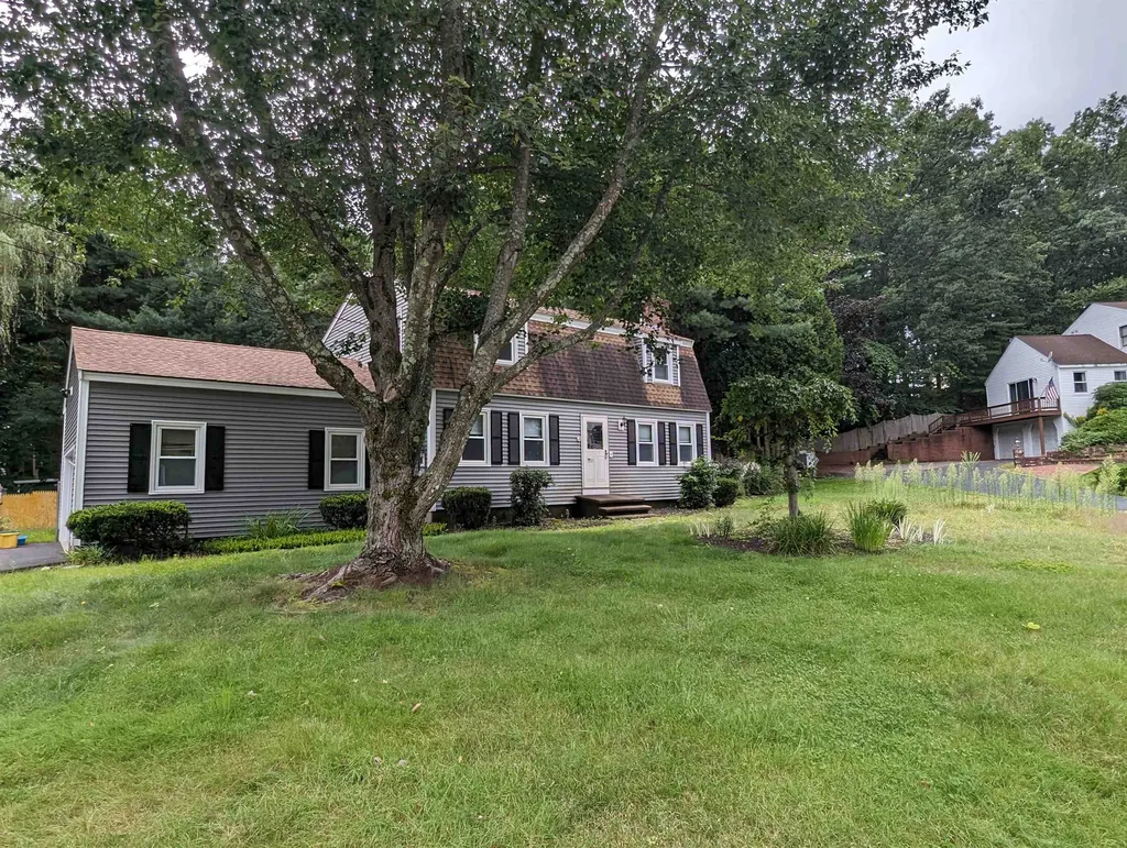 8 Unicorn Way Nashua NH 03063