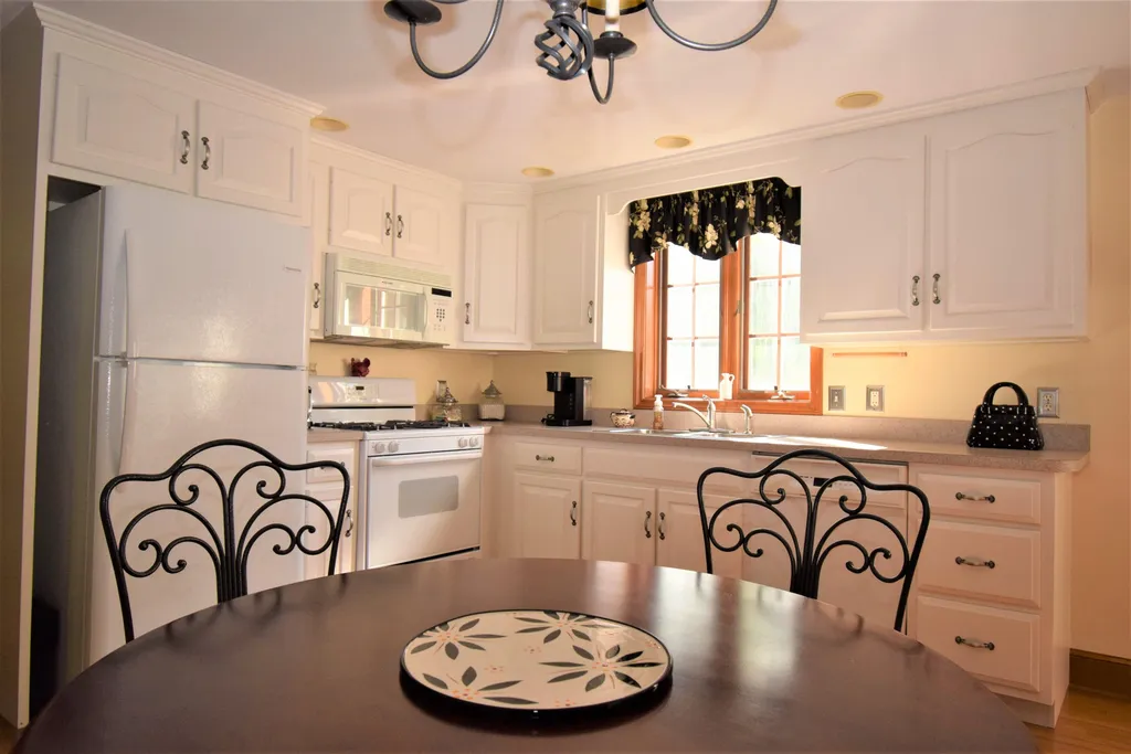 27 Exeter Road Kingston NH 03848