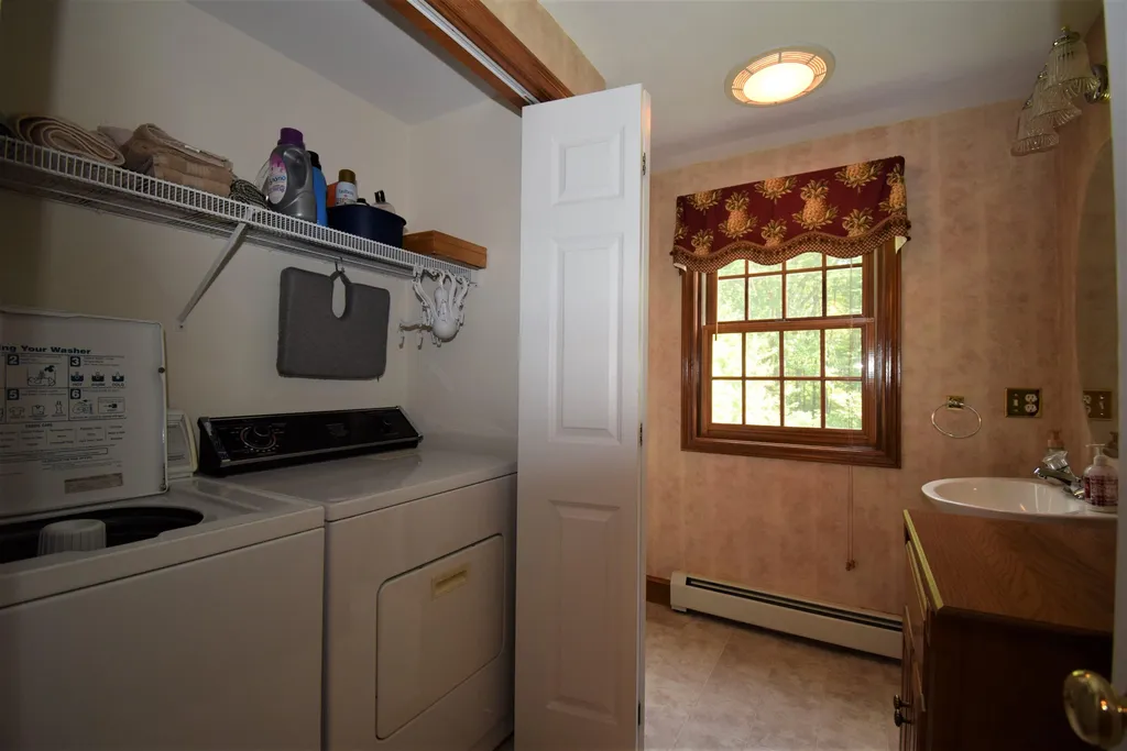 27 Exeter Road Kingston NH 03848