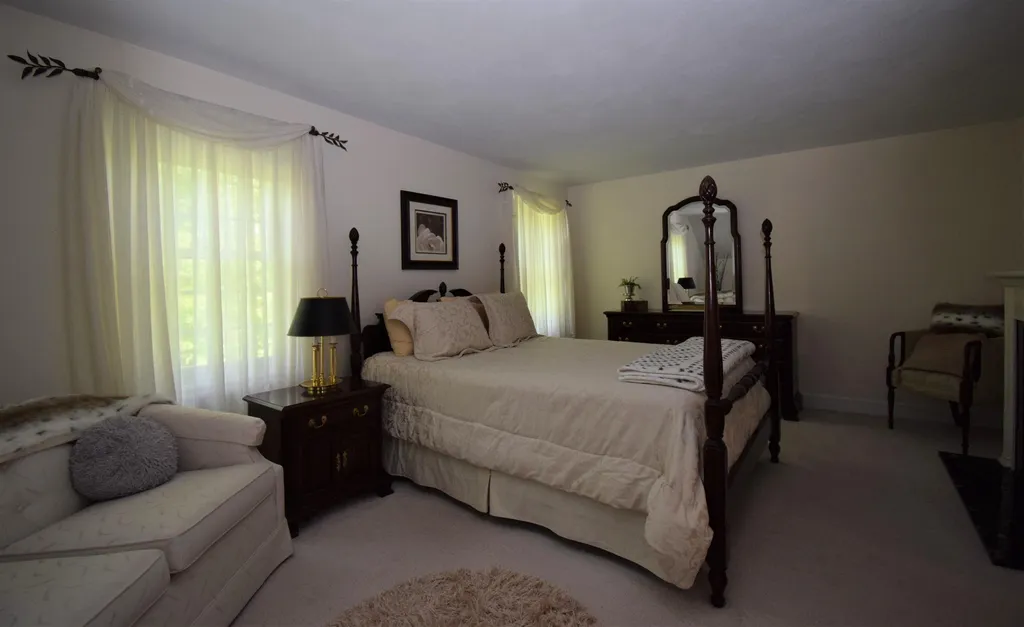 27 Exeter Road Kingston NH 03848