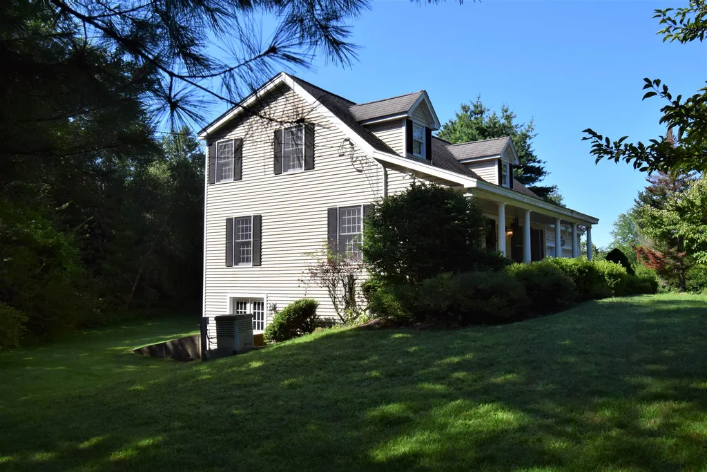 27 Exeter Road Kingston NH 03848