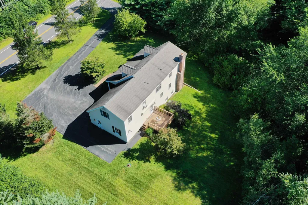 27 Exeter Road Kingston NH 03848