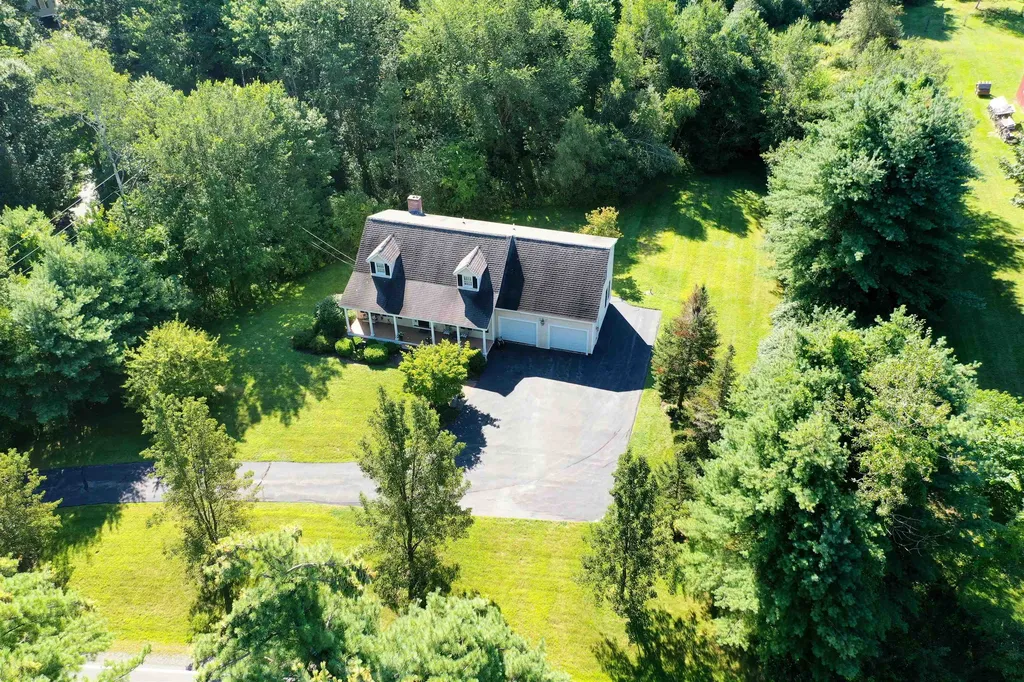 27 Exeter Road Kingston NH 03848