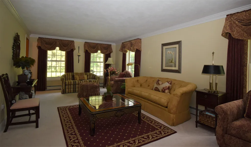 27 Exeter Road Kingston NH 03848