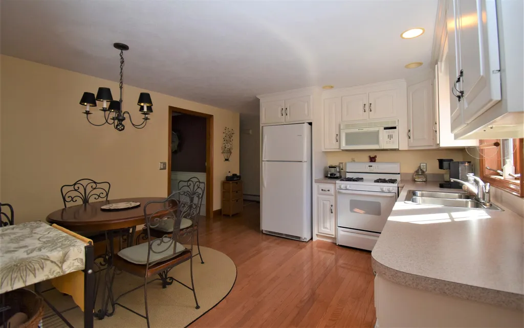 27 Exeter Road Kingston NH 03848