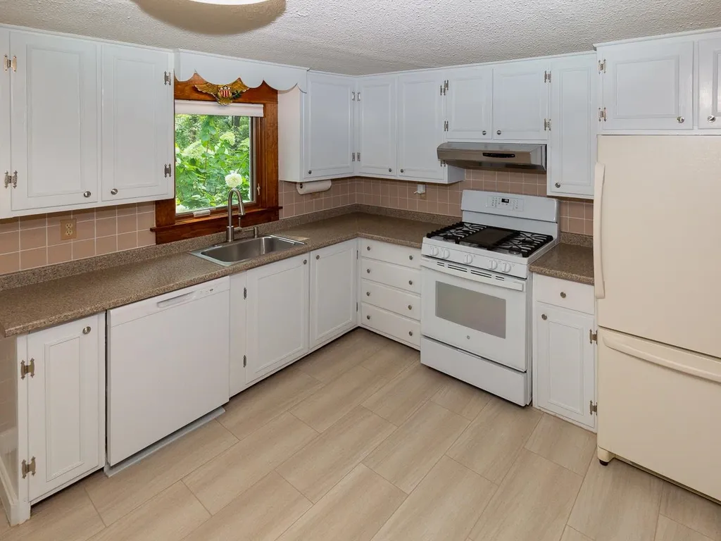 119 Forrest Street Plaistow NH 03865