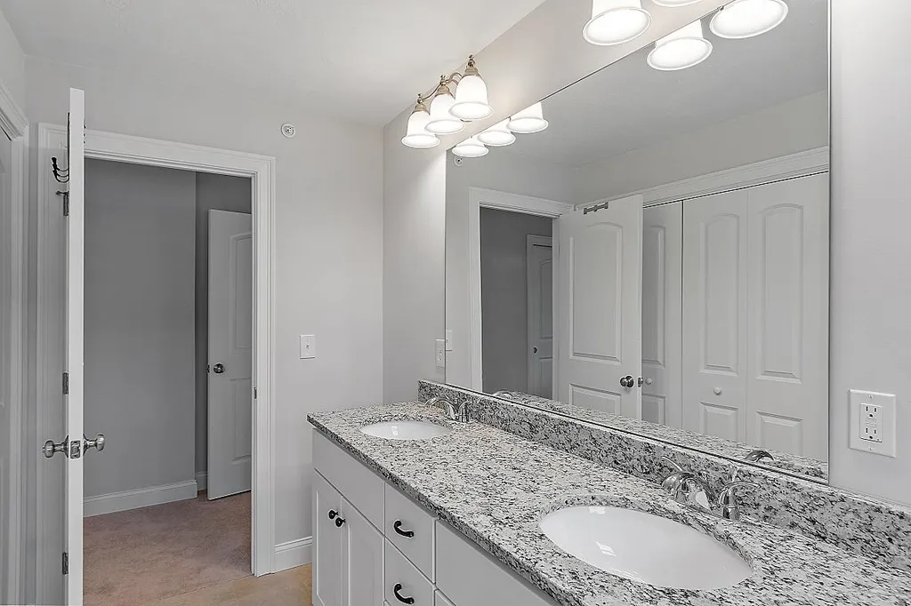 18 Chianti Drive Salem NH 03079