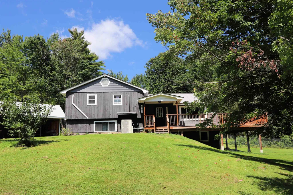 6995 Vt Route 18 Waterford VT 05819
