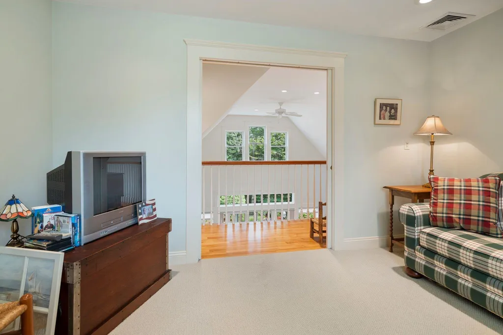 45 Snow Lane New London NH 03257