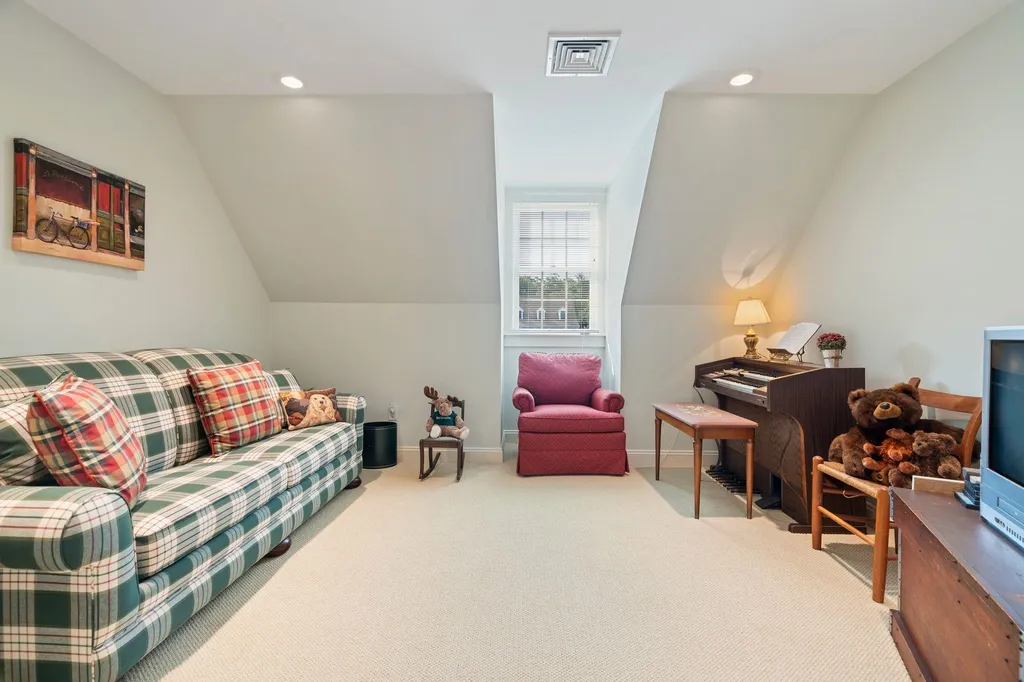 45 Snow Lane New London NH 03257