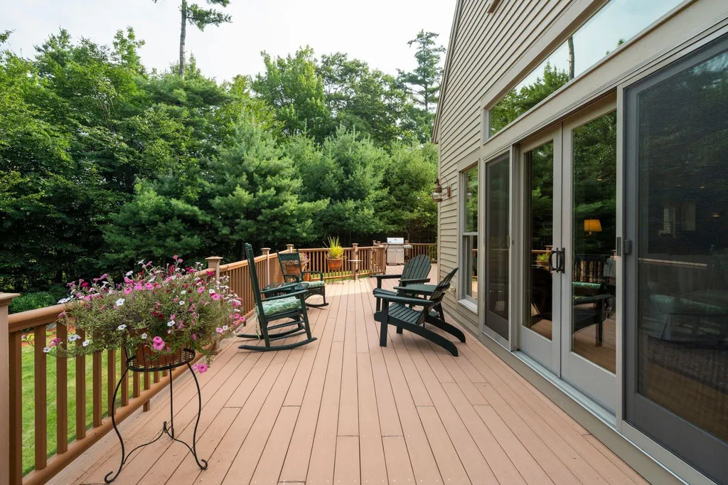 45 Snow Lane New London NH 03257