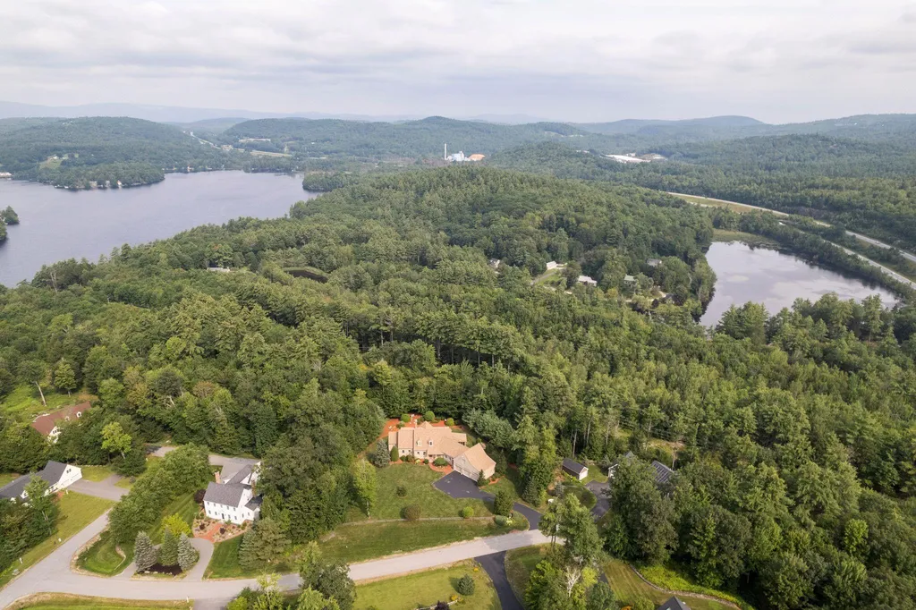 45 Snow Lane New London NH 03257
