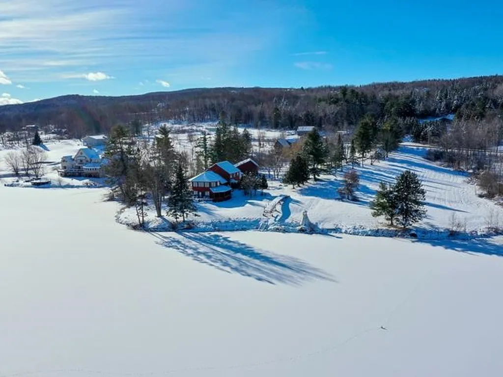 3464 Lake Road Newport Town VT 05857