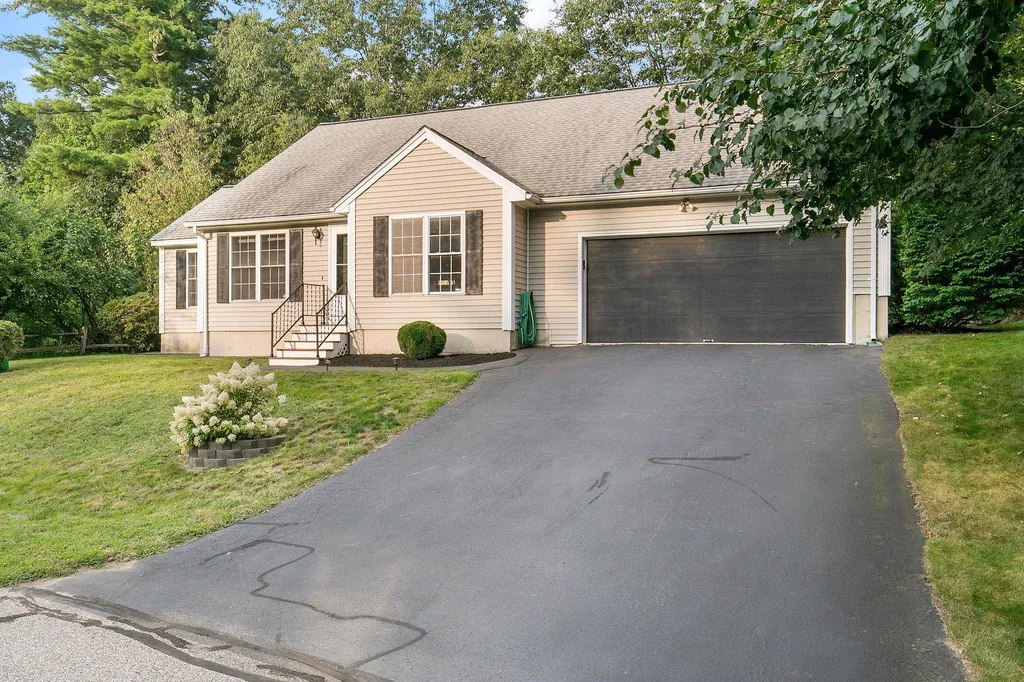 44 Lamprey Village Drive Epping NH 03042
