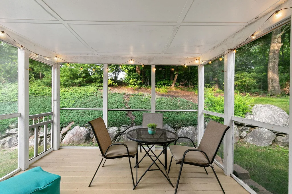 44 Lamprey Village Drive Epping NH 03042