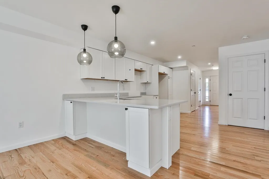 33 Forestedge Way Manchester NH 03102