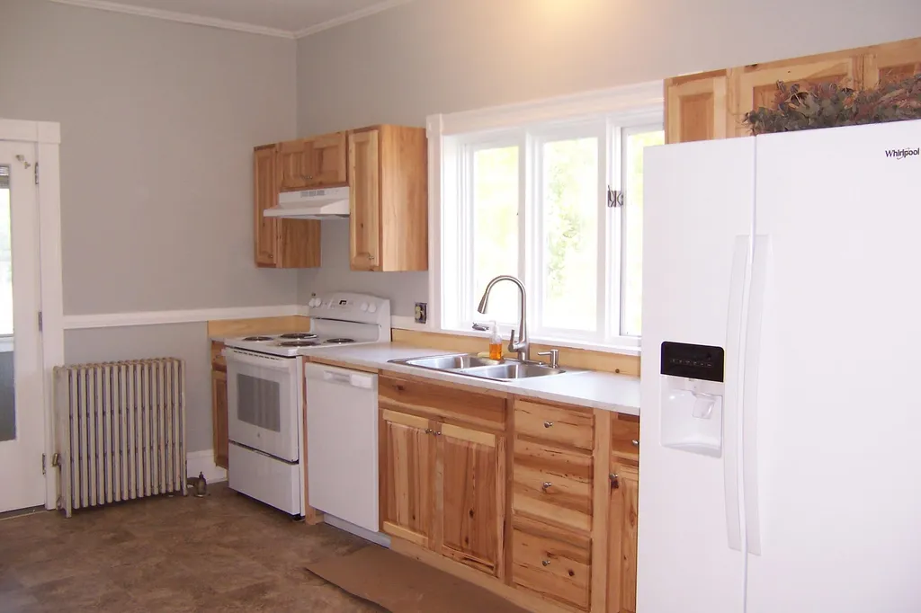 19 Hill Avenue Ashland NH 03217