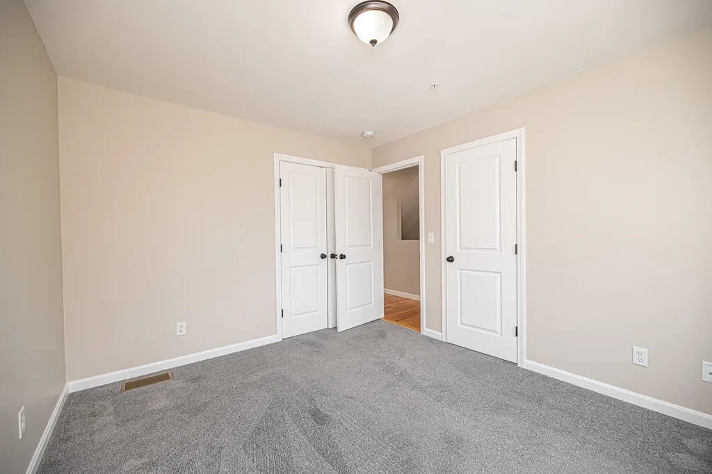 6-21 Clarendon Way Manchester NH 03103