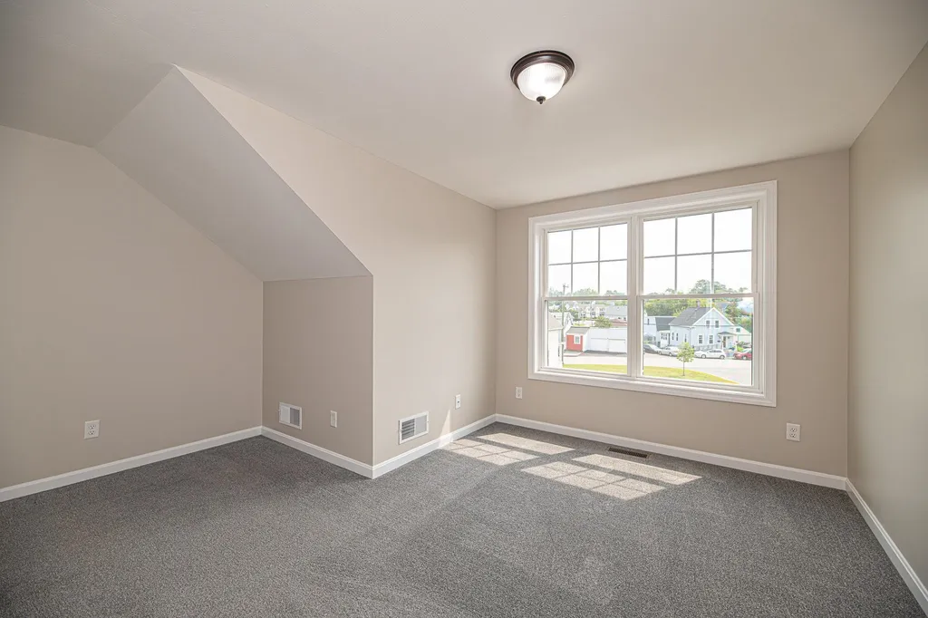 6-21 Clarendon Way Manchester NH 03103