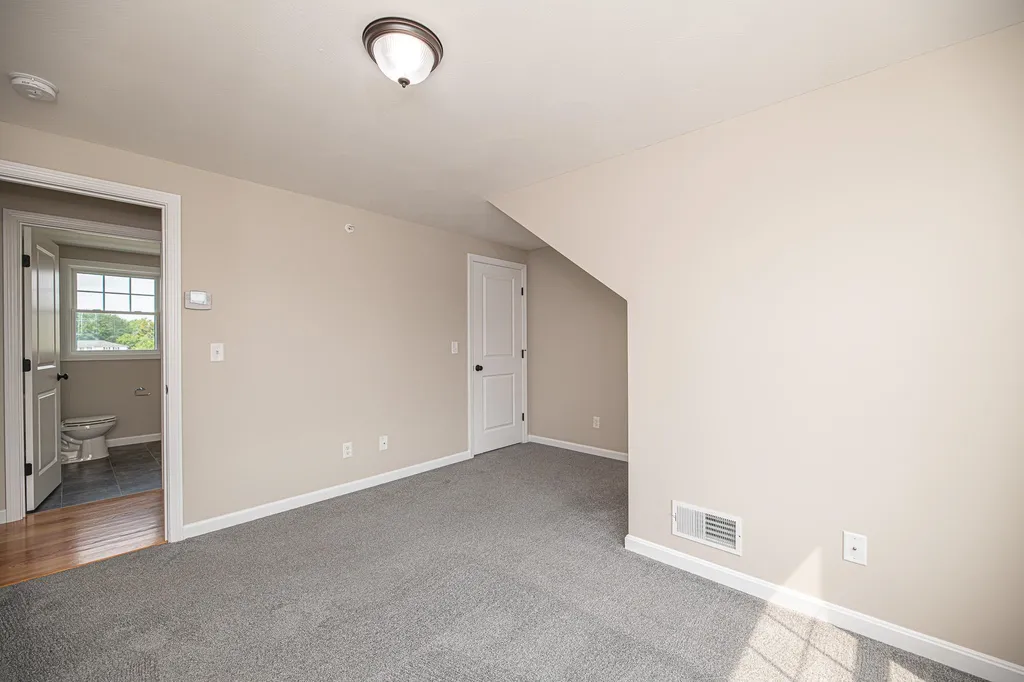 6-21 Clarendon Way Manchester NH 03103