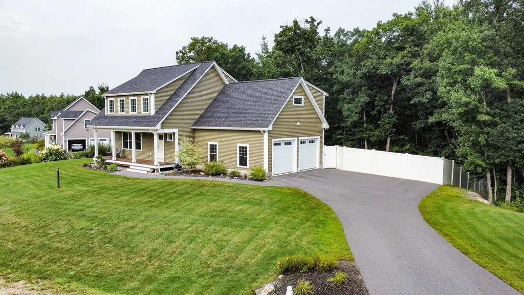 18 Chestnut Way Lee NH 03861