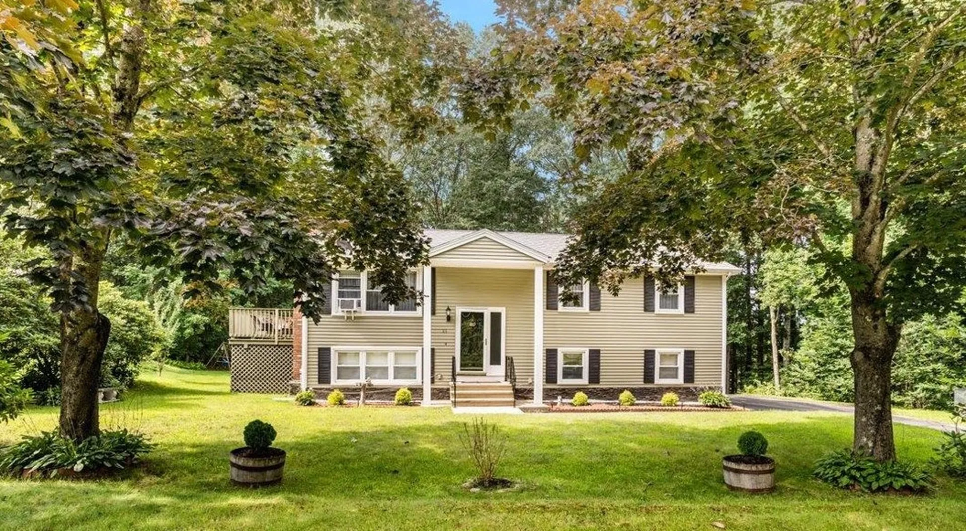 21 Claire Avenue Derry NH 03038